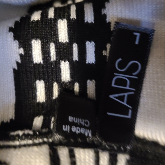 Black and white skirt - Picture 3 of 3